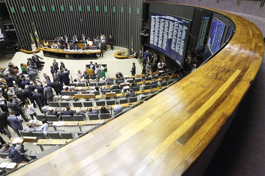 PEC da Boca de Urna será votada na terça-feira e divide oposição no Congresso